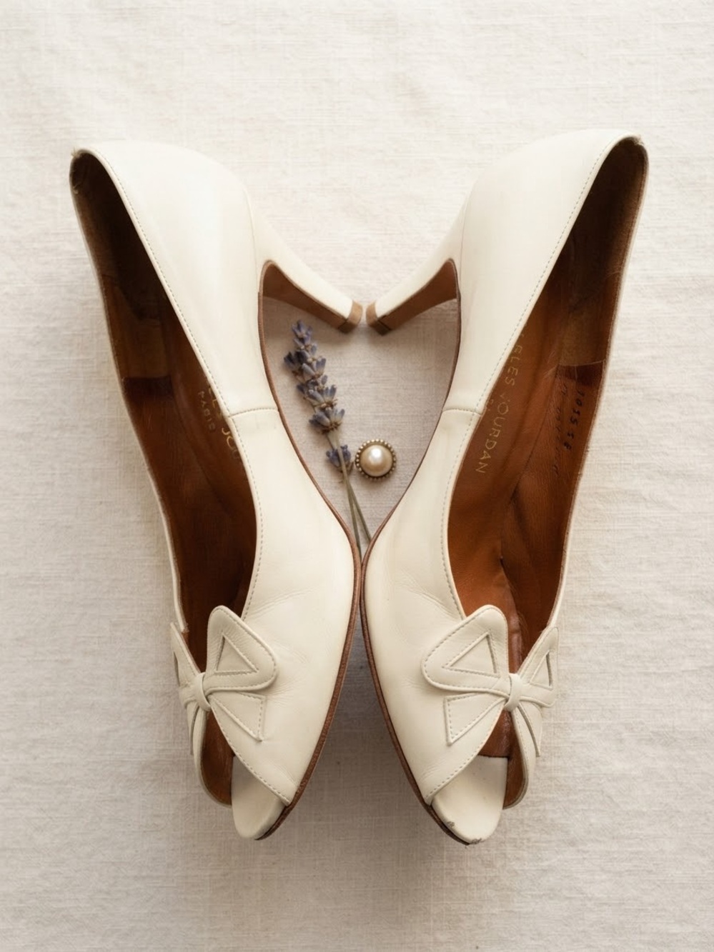 Vintage Charles Jourdan Paris Off-White Leather Peep Toe Heels with Bows size 7
